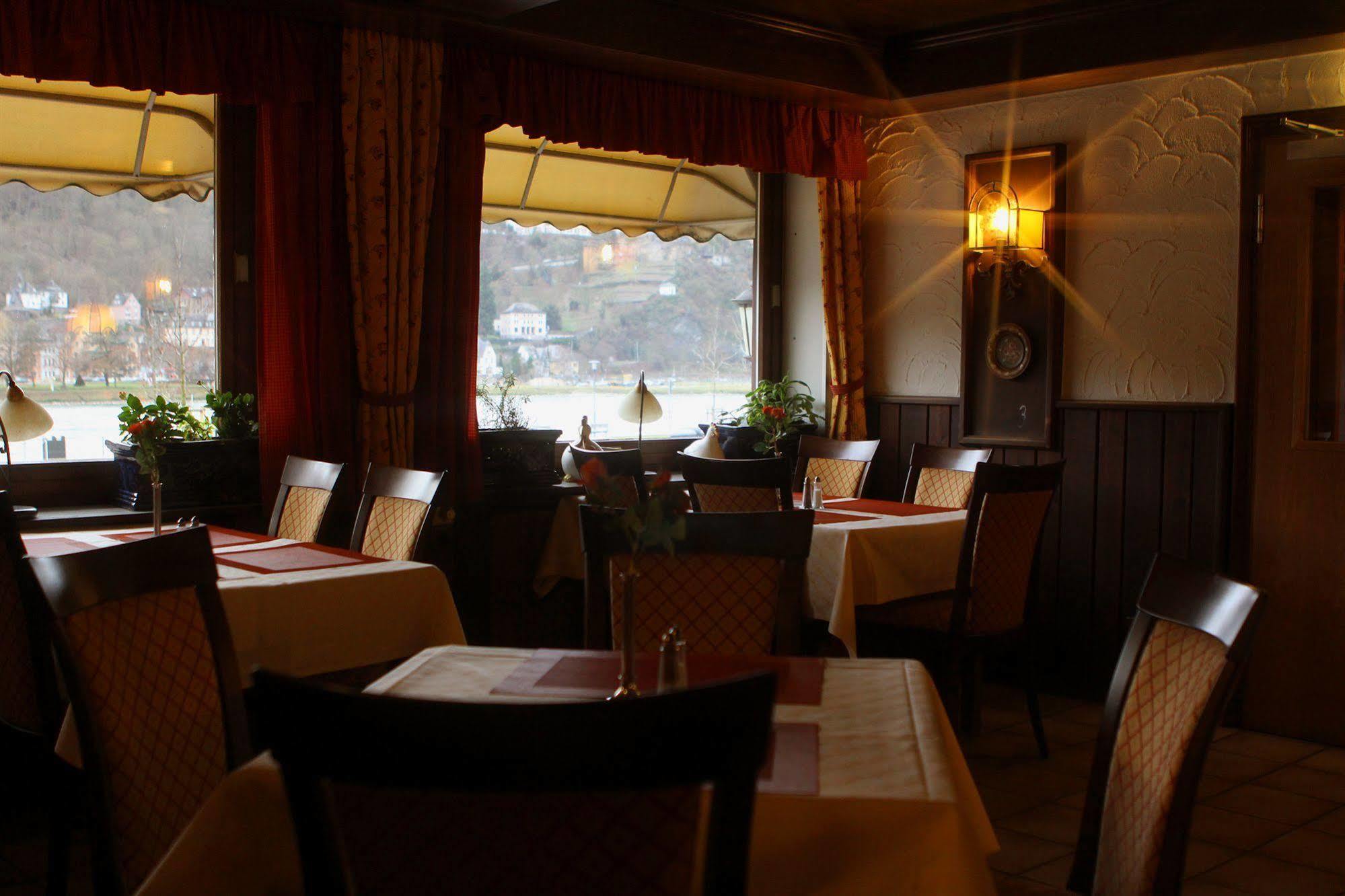 Pohl'S Rheinhotel Adler ซังคท์โกอาร์สเฮาเซิน ภายนอก รูปภาพ